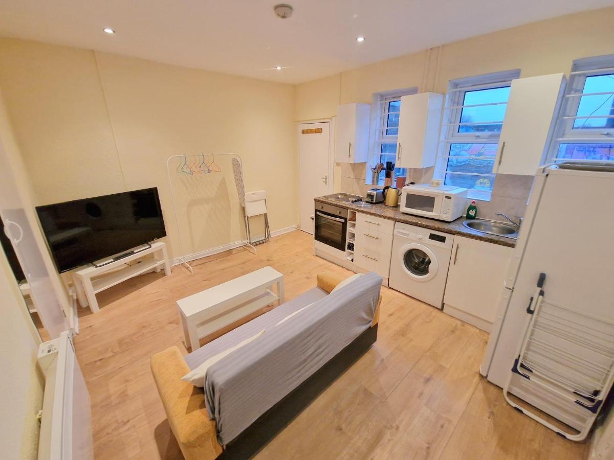 Super Studio With Two Bedrooms - Five Minutes From The Station! London Eksteriør bilde