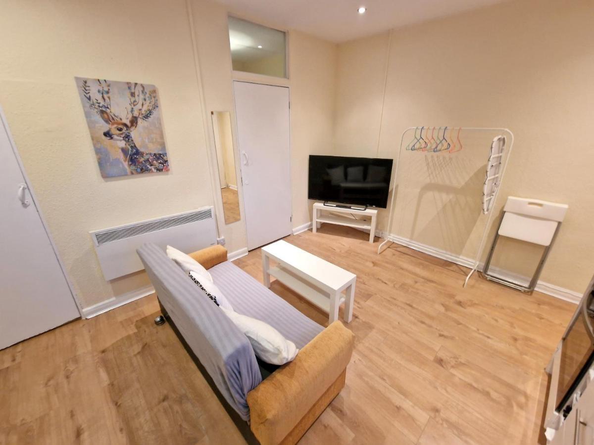 Super Studio With Two Bedrooms - Five Minutes From The Station! London Eksteriør bilde